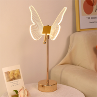 Lampe de table en acrylique en forme de papillon pour chambre d'enfant, dorée, romantique, pour chambre à coucher, chevet, décoration de table pour restaurant, décoration de la maison