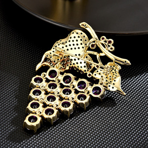 Broches de haute qualité au design coréen, élégantes et simples, accessoires de vêtements <span class=keywords><strong>Joker</strong></span> avec strass en forme de raisin, cadeaux de personnalité tendance - Product Image 4