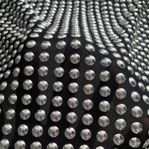 Píldora de aluminio plateado de nuevo diseño pegada a tela de malla eléctrica para vestidos de alta moda para mujeres - Product Image 1