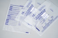 Autocollant de scellage central pour sachet plastique de dialyse stérilisé, ciseaux de traumatologie stérilisés au peroxyde d'hydrogène
