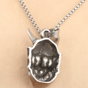 Collar Unisex de Moda con Colgante de Máscara de Toro de Acero Inoxidable, Diseño Geométrico, Color Acero 231006 - Product Image 2