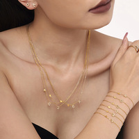 Collier, bracelet, boucles d'oreilles et bagues en acier inoxydable avec initiale en zircon, bijoux de mode en gros