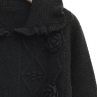 Sweater Rajut Wanita Model Crop Kerah Peter Pan Berumbai Hitam Polos dengan Hiasan Berlian dan Motif Bunga Mawar 3D