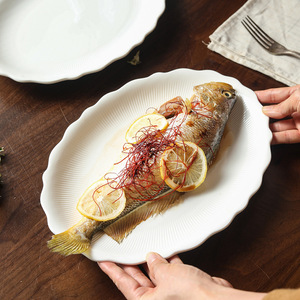 Assiette à poisson en céramique gaufrée motif tartan classique, plat de service de luxe en dentelle blanche, assiette de dîner haut de gamme pour poisson vapeur, pour la maison et l'hôtellerie - Product Image 3