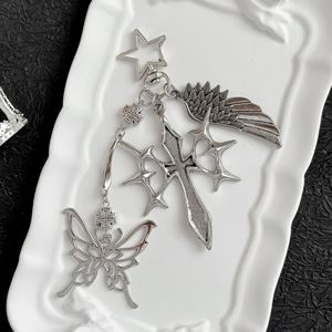 Porte-clés Gothique à croix à pointes et épingles, avec ailes et papillon ajouré, breloques multiples, style Y2K Punk, étoile argentée, croix de Malte, métal vintage - Product Image 1