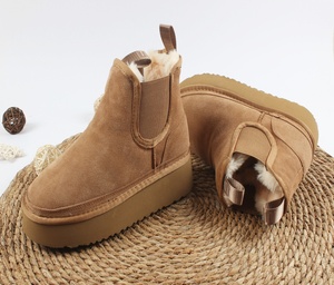 Bottes de neige style Uggs personnalisables à plateforme |   Bottines Chelsea imperméables doublées de fourrure pour l'hiver avec service OEM, étiquette privée acceptée - Product Image 1