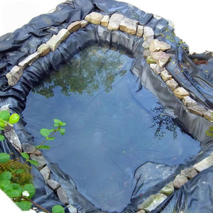 แผ่นปูบ่อปลา กุ้ง ขนาด 0.75 มม. 1.0 มม. ผลิตจาก HDPE ป้องกันรังสียูวี สีดำ สำหรับบ่อเลี้ยงปลา บ่อเก็บน้ำ แบบม้วน - Product Image 1