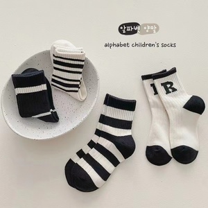 Autunno/inverno nuovi calzini di cotone <span class=keywords><strong>a</strong></span> maglia Trendy per ragazzi e ragazze <span class=keywords><strong>a</strong></span> <span class=keywords><strong>righe</strong></span> bianche e nere di taglia media - Product Image 5