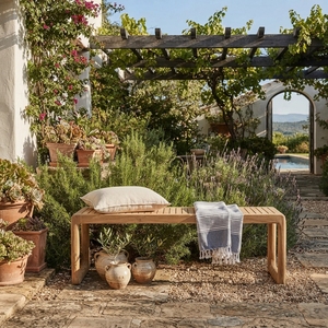 Banco Largo Lucia, con una fina artesanía y un asiento cómodo, es perfecto para espacios que combinan estilo y funcionalidad. - Product Image 5