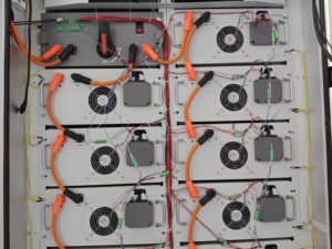 ตู้ไฟฟ้าแรงสูงที่เหมาะสม 225KWh 215KWh 100KWh 50KWh 100KW 50KW 30KW ระบบแบตเตอรี่แรงสูงแบบสามเฟส ออลอินวัน - Product Image 4