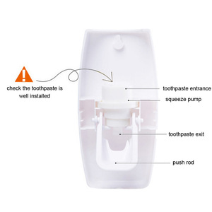 Set Portaspazzolini da Parete in Plastica con Portadentifricio dal Design Pratico per il Bagno - Product Image 4