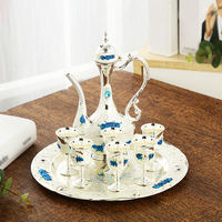 Ensemble de tasses à vin vintage pot à vin plateau de tasses à boire ensemble de 8 pièces ensemble de pots à vin sculptés en métal de style européen du Moyen-Orient