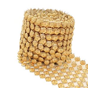 Grosir 6 Baris Bunga Emas Plastik Berlian Imitasi Bungkus Pita Jala untuk Kue Pernikahan - Product Image 1