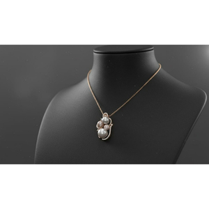 Collier pendentif en or 18 carats avec perle et diamant, serti pavé, design élégant et luxueux, bijoux fins - Product Image 5