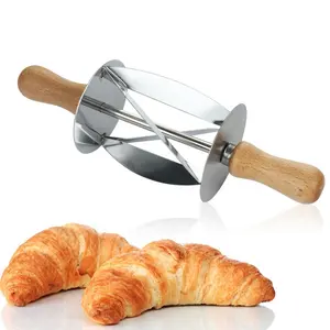 Topseller Bakgereedschap Rvs Italiaanse Bakkerij Gebak Deegroller Croissant Cutter Met Houten Handvat