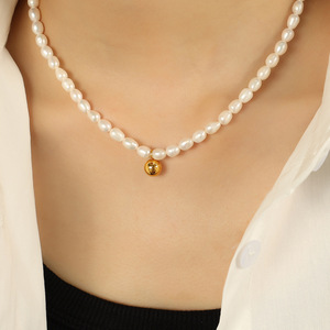 สร้อยคอมุกน้ำจืด เกรด AAA พร้อมจี้รูปกระดิ่งทอง สายคล้องคอ สำหรับใส่ทุกวัน - Product Image 4