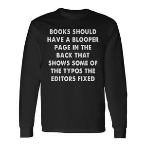 T-shirt à manches longues avec une page à l'arrière qui montre quelques erreurs de frappe que les éditeurs ont corrigées - Product Image 1