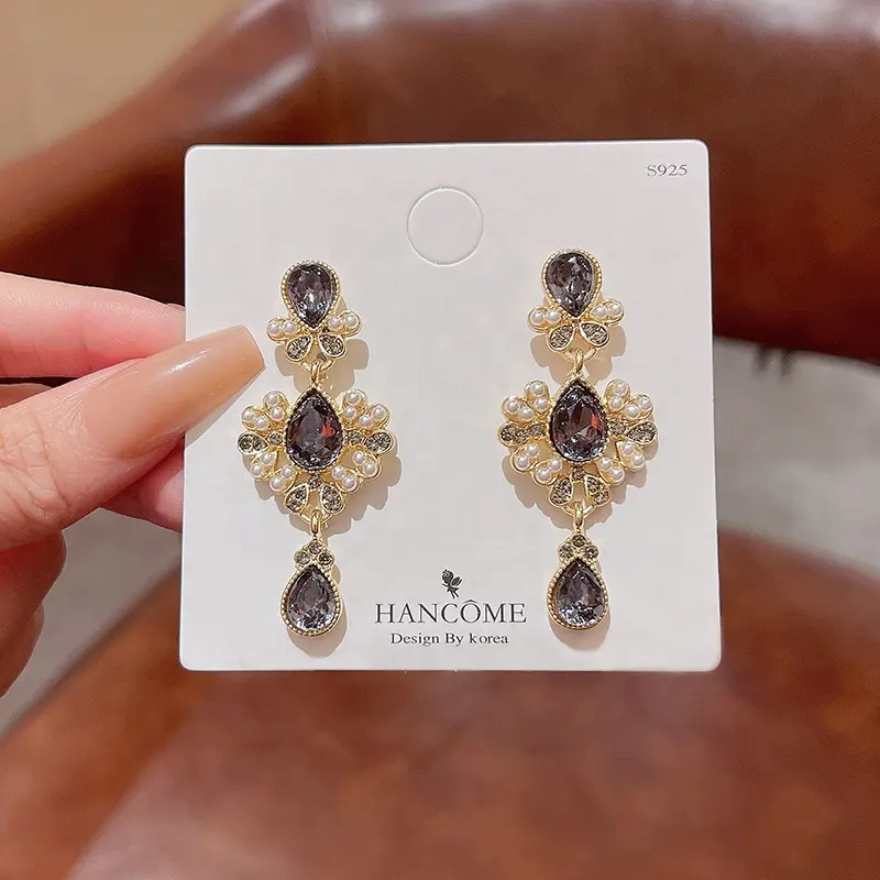 Anting-anting bergaya retro wanita, anting-anting modis tetesan berlian imitasi mutiara versi Korea untuk wanita