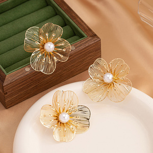 Wholesale <b>Jewelry</b> <b>Set</b> Hollow Mesh Flower Earrings Sweet Exaggerated <b>Pearl</b> Ring Earrings - Product Image 5