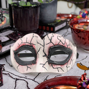टूटे हुए बनावट के साथ यथार्थवादी प्लास्टिक आधा चेहरा हॉरर मास्क, हेलोलीन कोस्प्ले थीम वाले पार्टी पोशाक सामान और सजावट - Product Image 5