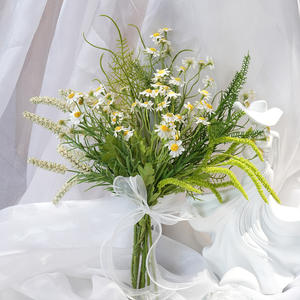 Kleiner Blumenstrauß aus bionischem Kunststoff Künstliche Rosen Ornament Dekorative Blumen Blumen für Innendekoration - Product Image 4