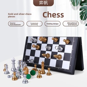 Set di <span class=keywords><strong>Scacchi</strong></span> Magnetico Portatile in Plastica, Pezzi Oro e Argento, Bianco e Nero, Vendita all'Ingrosso, Gioco da Tavolo per Competizioni, in Scatola, Zhejiang - Product Image 2
