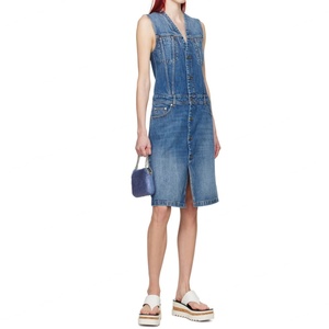 Robe midi en jean pour femme, sans manches, bleu, à empiècements, col en V, fente centrale, fermeture boutonnée, en coton, style mode estivale - Product Image 5