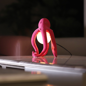 <span class=keywords><strong>Lampada</strong></span> da Tavolo a Forma di Polpo Rosa per Interni, Magnifica Illuminazione Unica con Design Animalier, Aspetto Completamente Originale - Product Image 3