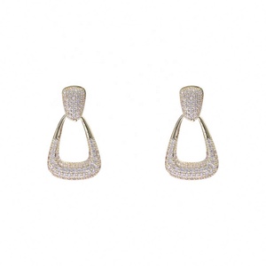 Pendientes de Mujer con Cristales Brillantes y Mariposas de Aleación Chapada en Oro, Moda Avanzada, Lujo Ligero, Delicados y Elegantes - Product Image 5