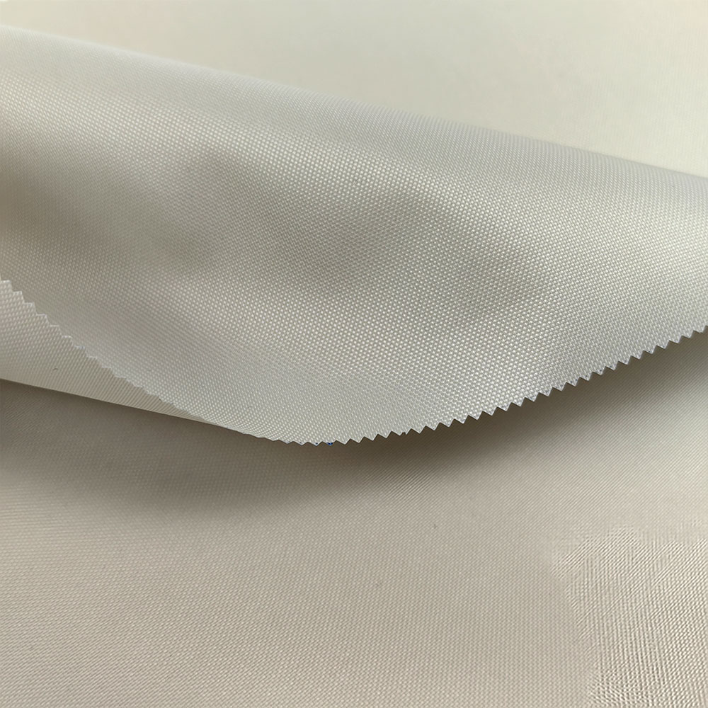 Long-Lasting 210D Nylon Oxford Fabric PU Coated Woven Waterproof Tear Resistant for Garment Use