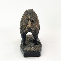 Statue de trophée de sanglier sauvage en résine sur mesure Sus Scrofa avec des crocs