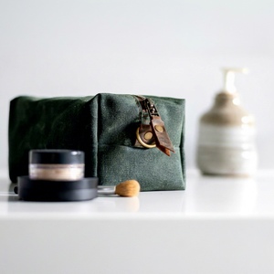 Trousse de Toilette Vintage pour Homme en Toile et Cuir Écologique 16oz avec Fermeture Éclair, Personnalisable avec Logo, pour Rasage et Cosmétiques - Product Image 1