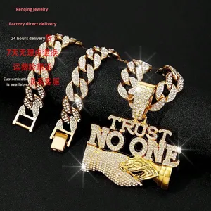 Collier pendentif poignée de main style hip hop pour hommes avec <span class=keywords><strong>TRUST</strong></span> NO ONE Lettres en alliage de zinc Chaîne à maillons et accessoires de chaîne cubaine - Product Image 3