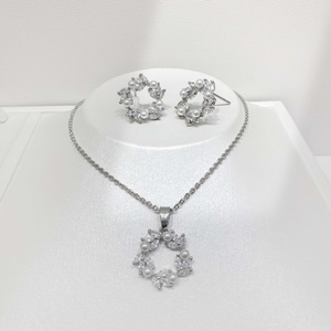 Juego de Collar y Pendientes de Plata 925 con Perlas Románticas, Chapado en Oro, Diseño Floral, para Mujer, Venta al Por Mayor - Product Image 1