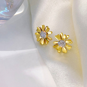 Collier tendance en fleurs dorées, collier en acier inoxydable, charme luxueux, collier pour femmes, vente en gros - Product Image 4