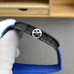 Nuevo Reloj <span class=keywords><strong>de</strong></span> Lujo con Fibra <span class=keywords><strong>de</strong></span> Carbono 67-02, Solo 7.8 mm <span class=keywords><strong>de</strong></span> Grosor, Solo 35 Gramos <span class=keywords><strong>de</strong></span> Peso, Mecánico con Forma <span class=keywords><strong>de</strong></span> Barril Hueco - Product Image 4