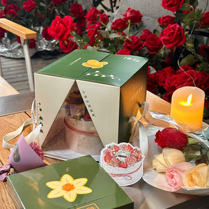 กล่องเค้กใสทรงหรูพรีเมียม พร้อมฐานในตัวและฝาเปิดแบบปีกคู่ สำหรับร้านเบเกอรี่ - Product Image 1