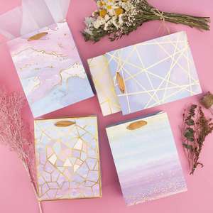 Sacs <span class=keywords><strong>en</strong></span> <span class=keywords><strong>papier</strong></span> de luxe pour boutique, sacs de transport de détail, sacs <span class=keywords><strong>en</strong></span> <span class=keywords><strong>papier</strong></span> écologiques, durables, recyclés, imprimés sur mesure, <span class=keywords><strong>en</strong></span> gros, <span class=keywords><strong>pas</strong></span> chers - Product Image 4