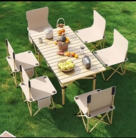 Table de camping portable moderne, légère et pliable, en acier inoxydable, idéale pour le camping, la salle de sport et les activités de plein air, avec sièges intégrés.