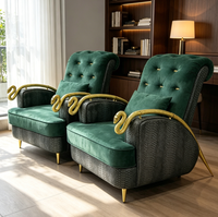 Canapé individuel vert émeraude de luxe italien avec accoudoirs serpent dorés, fauteuil d'appoint artistique haut de gamme pour salon de villa