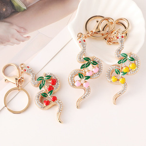 <span class=keywords><strong>2025</strong></span> mới nhất đầy màu sắc Men Cherry Mặt dây chuyền Móc chìa Khóa Phụ Kiện Rhinestone pha lê Cherry rắn hình Keychain bán buôn - Product Image 3