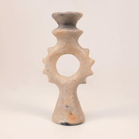 Support de bougie en céramique blanche artisanale de style patrimoniaux, forme pilier, base de 7 cm et hauteur de 21 cm TN