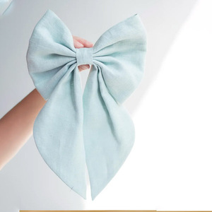 Barrette élégante faite à la main en lin avec nœud pour <span class=keywords><strong>cheveux</strong></span>, barrette à longue queue – Barrette personnalisée avec nœud brodé floral pour femmes et filles - Product Image 1