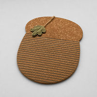 Tapis à gratter pour chat en forme de gland avec feuille verte