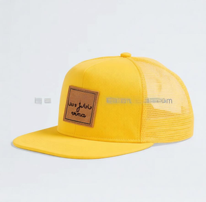 Gorra trucker personalizada de 6 paneles, color sólido, con parche de cuero, venta al por mayor, parte trasera de malla, deportiva, ajustable con cierre a presión. - Product Image 5