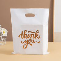 Sac cadeau en plastique noir à poignée longue, à quatre doigts, en HDPE, pour l'emballage de vêtements