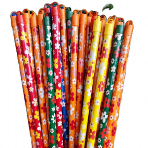 Balai à manche en bois léger et durable de 120 cm, avec poils en nylon festonnés et pelle à poussière souple, pour usage extérieur, de la marque Vietnam Company - Product Image 1
