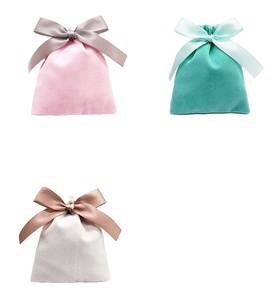 Sac à cordon en satin de soie luxueux avec logo personnalisé pour bijoux, perruques, vêtements, chaussures, emballage - Product Image 1