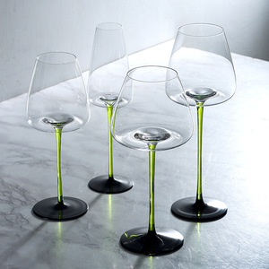 Verre à vin rouge de luxe classique et contemporain à long pied de 500 ml, sans plomb, avec bord fin, idéal pour les mariages et les événements - Product Image 1