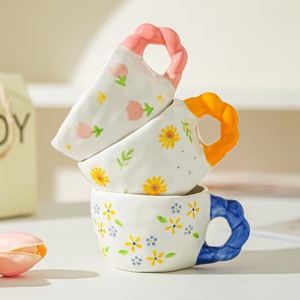 260ml peint à la <span class=keywords><strong>main</strong></span> <span class=keywords><strong>sous</strong></span> glaçure tasse poignée torsadée mignon maison fête mariage céramique fleur thé tasses à café - Product Image 3
